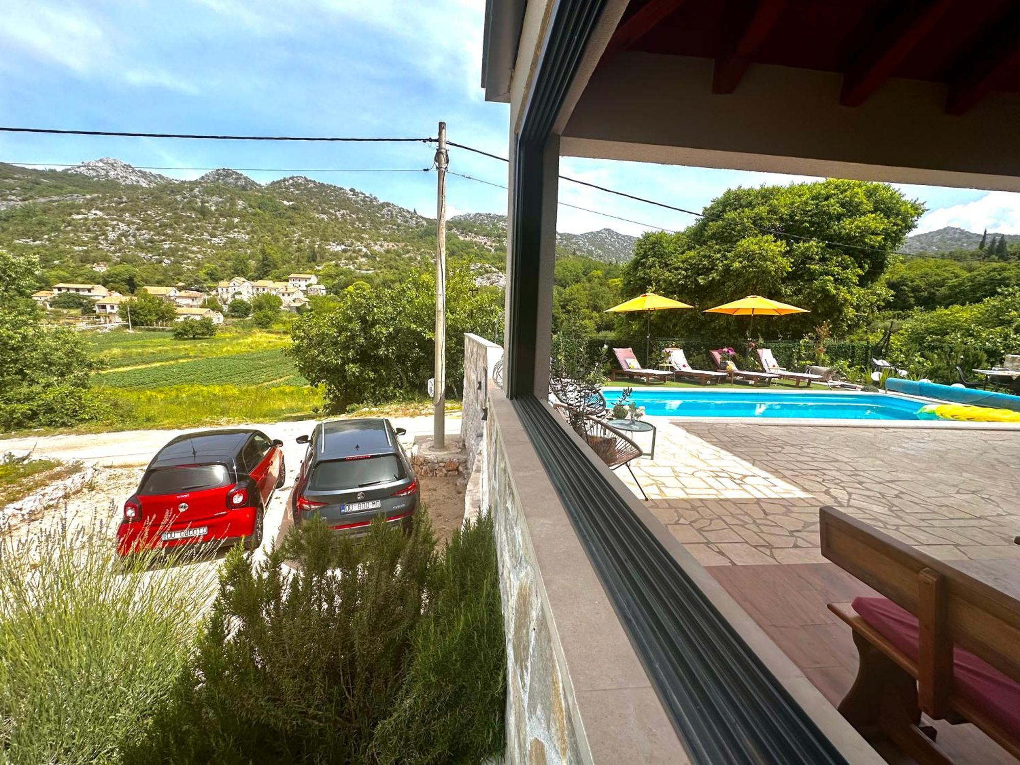Villa Ivona With Swimming Pool And Jacuzzi Oslje Exteriér fotografie
