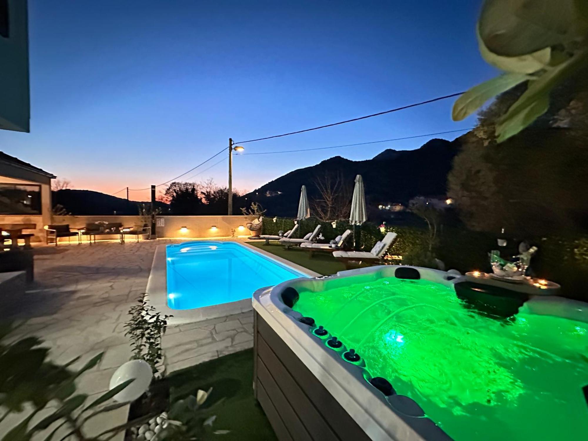 Villa Ivona With Swimming Pool And Jacuzzi Oslje Exteriér fotografie