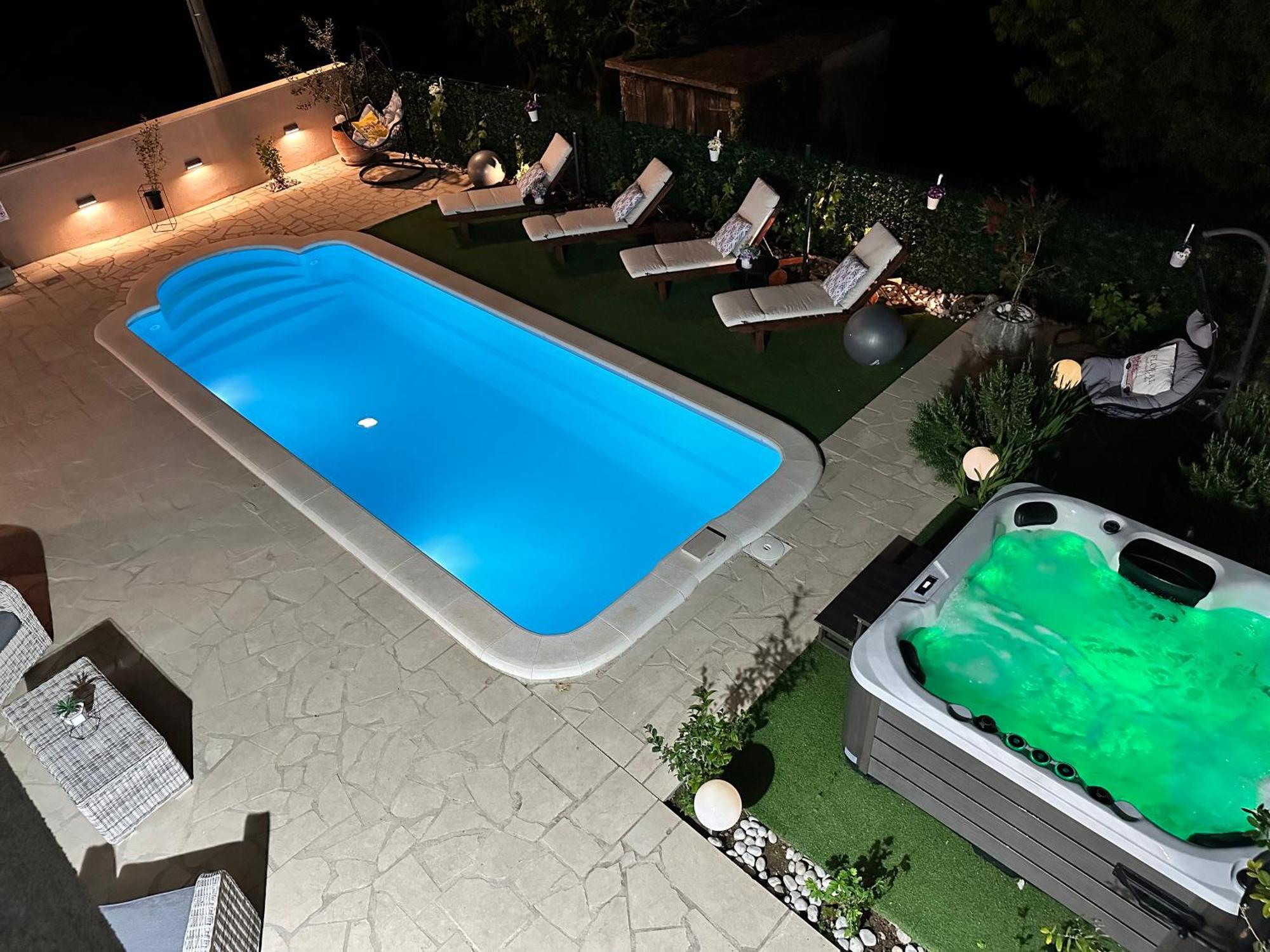Villa Ivona With Swimming Pool And Jacuzzi Oslje Exteriér fotografie