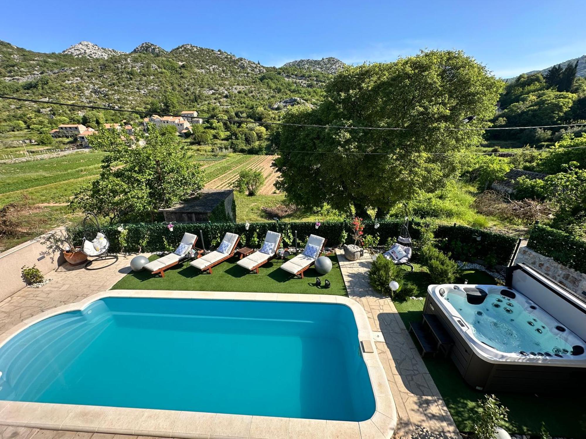 Villa Ivona With Swimming Pool And Jacuzzi Oslje Exteriér fotografie