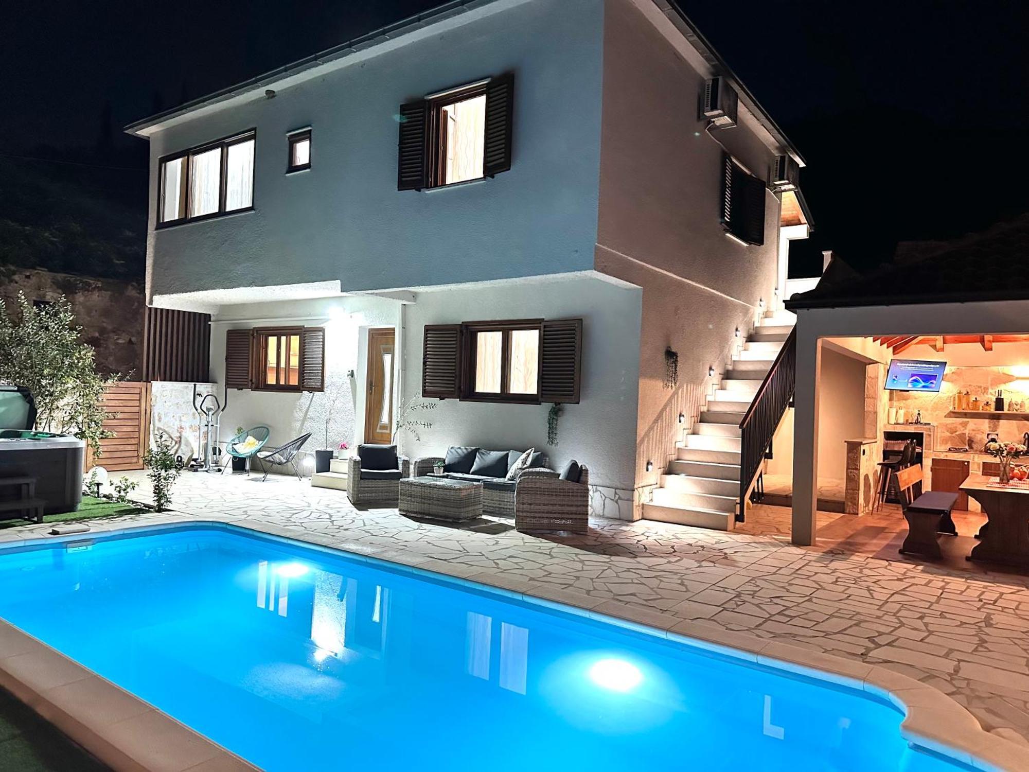 Villa Ivona With Swimming Pool And Jacuzzi Oslje Exteriér fotografie